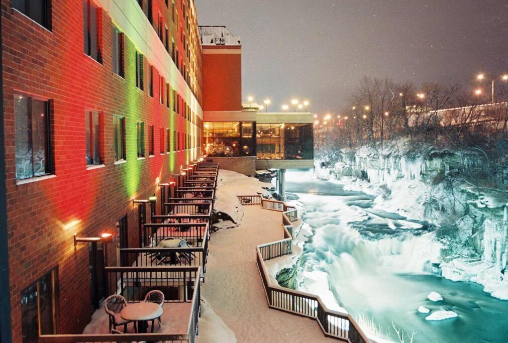Central Falls Hideaway 凯霍加福尔斯 外观 照片